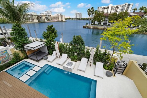 Villa ou maison à vendre à Aventura, Floride: 6 chambres, 597.36 m2 № 2047291 - photo 29