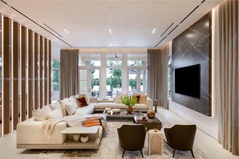 Villa ou maison à vendre à Aventura, Floride: 6 chambres, 597.36 m2 № 2047291 - photo 1