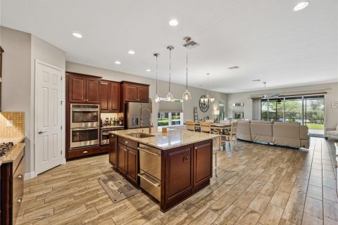 House in Apollo Beach, Florida 4 bedrooms, 236.25 sq.m. № 2095082 - photo 16