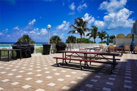 Copropriété à vendre à Miami Beach, Floride: 2 chambres, 105.72 m2 № 1804269 - photo 17