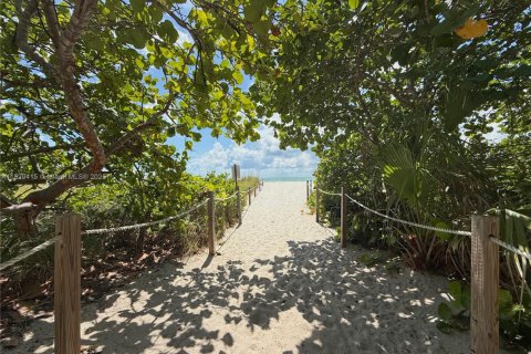 Copropriété à vendre à Miami Beach, Floride: 2 chambres, 105.72 m2 № 1804269 - photo 14