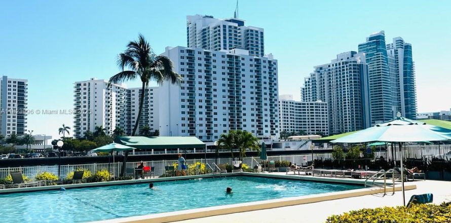 Condo à Hallandale Beach, Floride, 1 chambre № 1790242