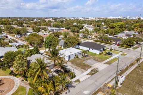 Commercial property in Delray Beach, Florida 144 sq.m. № 2029719 - photo 28