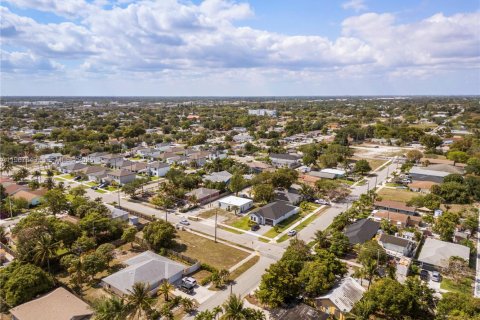 Commercial property in Delray Beach, Florida 144 sq.m. № 2029719 - photo 29