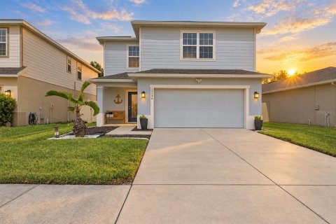 Villa ou maison à Land O' Lakes, Floride 4 chambres, 202.25 m2 № 2374070