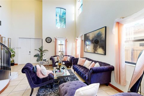 Купить виллу или дом в Хомстед, Флорида 5 спален, 343.37м2, № 1955678 - фото 9