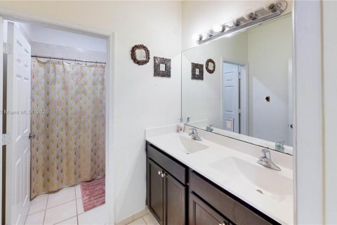 Купить виллу или дом в Хомстед, Флорида 5 спален, 343.37м2, № 1955678 - фото 27