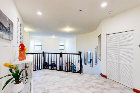 Купить виллу или дом в Хомстед, Флорида 5 спален, 343.37м2, № 1955678 - фото 29