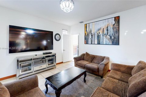 Купить виллу или дом в Хомстед, Флорида 5 спален, 343.37м2, № 1955678 - фото 21