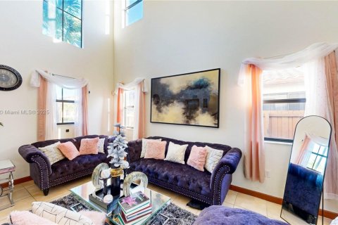 Купить виллу или дом в Хомстед, Флорида 5 спален, 343.37м2, № 1955678 - фото 8