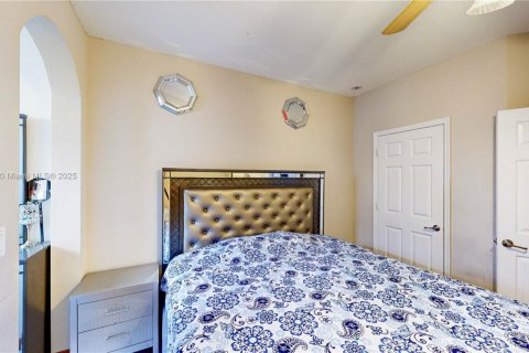 Купить виллу или дом в Хомстед, Флорида 5 спален, 343.37м2, № 1955678 - фото 25