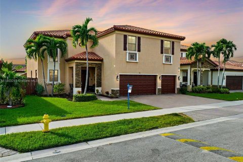 Купить виллу или дом в Хомстед, Флорида 5 спален, 343.37м2, № 1955678 - фото 2