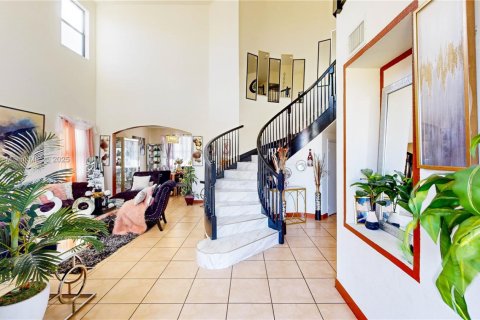 Купить виллу или дом в Хомстед, Флорида 5 спален, 343.37м2, № 1955678 - фото 6