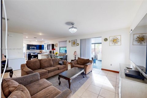 Купить виллу или дом в Хомстед, Флорида 5 спален, 343.37м2, № 1955678 - фото 20