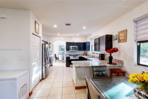 Купить виллу или дом в Хомстед, Флорида 5 спален, 343.37м2, № 1955678 - фото 18