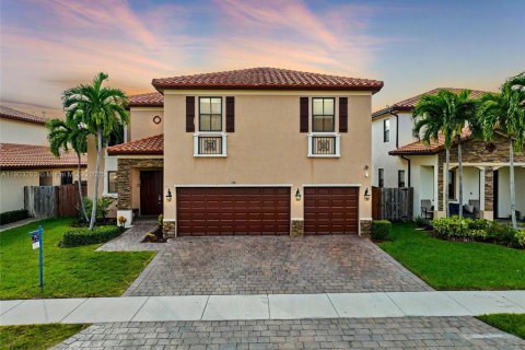 Купить виллу или дом в Хомстед, Флорида 5 спален, 343.37м2, № 1955678 - фото 1