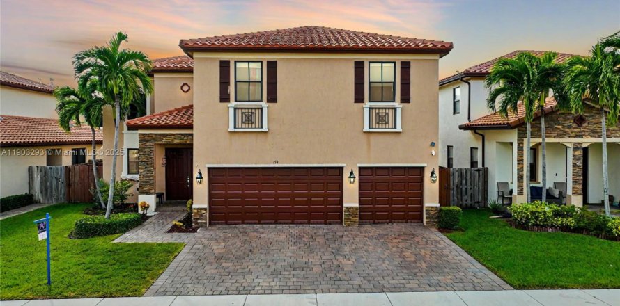 Дом в Хомстед, Флорида 5 спален, 343.37м2 № 1955678