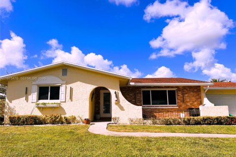 Commercial property in Coconut Creek, Florida 1 bedroom, 153.2 sq.m. № 2044419