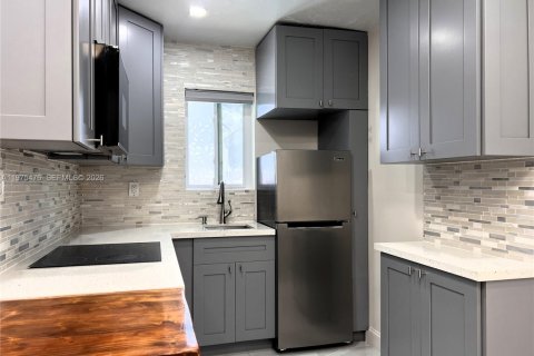 Commercial property in Coconut Creek, Florida 1 bedroom, 153.2 sq.m. № 2044419 - photo 6