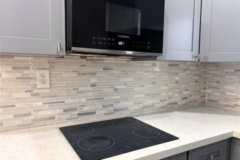 Commercial property in Coconut Creek, Florida 1 bedroom, 153.2 sq.m. № 2044419 - photo 7