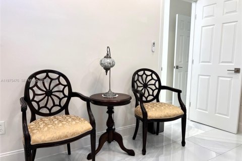 Commercial property in Coconut Creek, Florida 1 bedroom, 153.2 sq.m. № 2044419 - photo 8