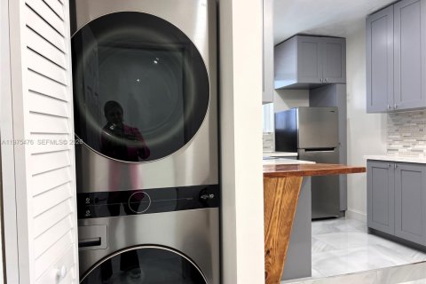 Commercial property in Coconut Creek, Florida 1 bedroom, 153.2 sq.m. № 2044419 - photo 9