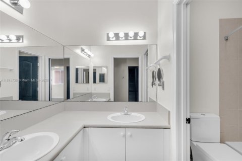 Villa ou maison à louer à Miramar, Floride: 4 chambres, 217.39 m2 № 1927576 - photo 20