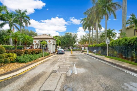 Villa ou maison à louer à Miramar, Floride: 4 chambres, 217.39 m2 № 1927576 - photo 29