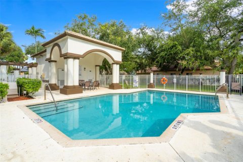 Villa ou maison à louer à Miramar, Floride: 4 chambres, 217.39 m2 № 1927576 - photo 28