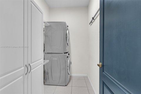 Villa ou maison à louer à Miramar, Floride: 4 chambres, 217.39 m2 № 1927576 - photo 11