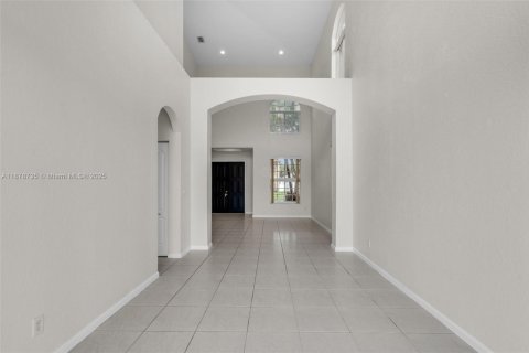 Villa ou maison à louer à Miramar, Floride: 4 chambres, 217.39 m2 № 1927576 - photo 5