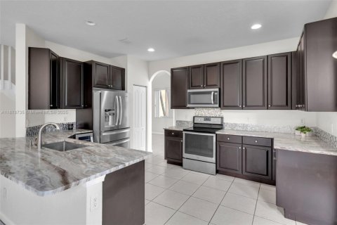 Villa ou maison à louer à Miramar, Floride: 4 chambres, 217.39 m2 № 1927576 - photo 7