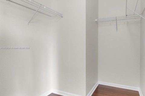 Villa ou maison à louer à Miramar, Floride: 4 chambres, 217.39 m2 № 1927576 - photo 16