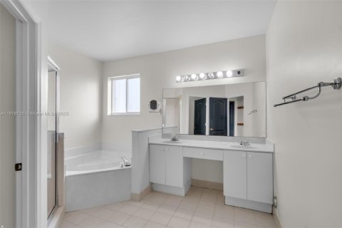 Villa ou maison à louer à Miramar, Floride: 4 chambres, 217.39 m2 № 1927576 - photo 14