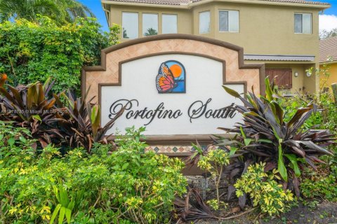 Villa ou maison à louer à Miramar, Floride: 4 chambres, 217.39 m2 № 1927576 - photo 30