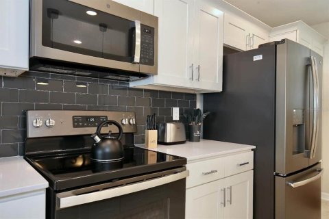 Condo in Kissimmee, Florida, 2 bedrooms № 2135799 - photo 18
