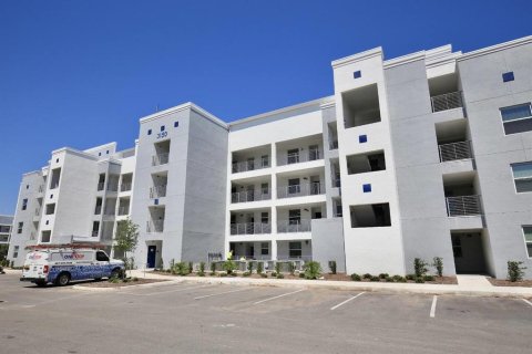 Condo in Kissimmee, Florida, 2 bedrooms № 2135799 - photo 13