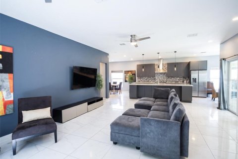 Casa en venta en Orlando, Florida, 4 dormitorios, 264.96 m2 № 2425422 - foto 5
