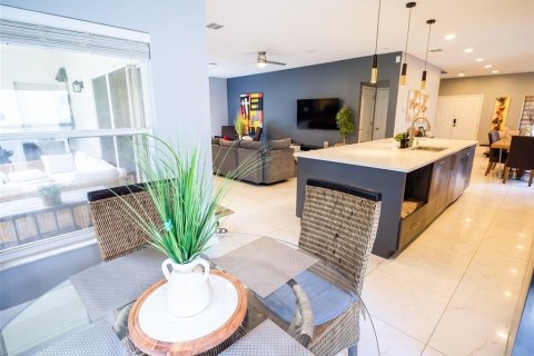 Casa en venta en Orlando, Florida, 4 dormitorios, 264.96 m2 № 2425422 - foto 6