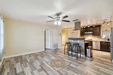 House in Orlando, Florida 3 bedrooms, 185.43 sq.m. № 1786459 - photo 8