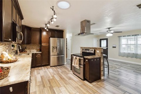 House in Orlando, Florida 3 bedrooms, 185.43 sq.m. № 1786459 - photo 11