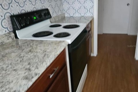 Immobilier commercial à vendre à Spring Hill, Floride: 6 chambres, 206.24 m2 № 2433678 - photo 8