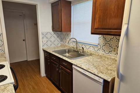 Immobilier commercial à vendre à Spring Hill, Floride: 6 chambres, 206.24 m2 № 2433678 - photo 12