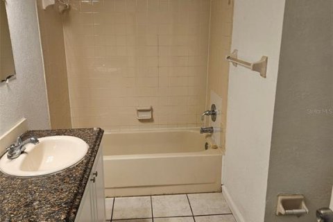 Immobilier commercial à vendre à Spring Hill, Floride: 6 chambres, 206.24 m2 № 2433678 - photo 20