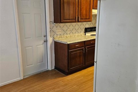 Immobilier commercial à vendre à Spring Hill, Floride: 6 chambres, 206.24 m2 № 2433678 - photo 9