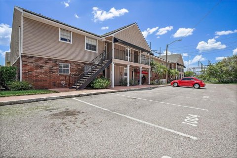 Condominio en venta en Largo, Florida, 1 dormitorio, 76.55 m2 № 1902585 - foto 1
