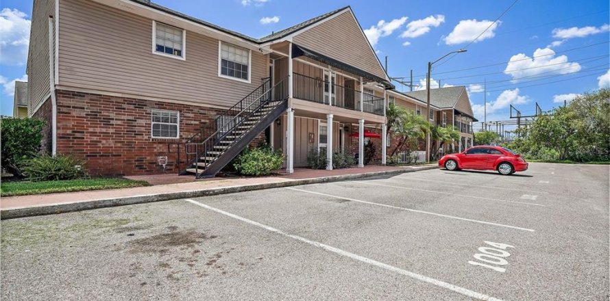 Condominio en Largo, Florida, 1 dormitorio № 1902585