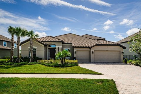 Casa en venta en Wesley Chapel, Florida, 5 dormitorios, 370.12 m2 № 1917618 - foto 1