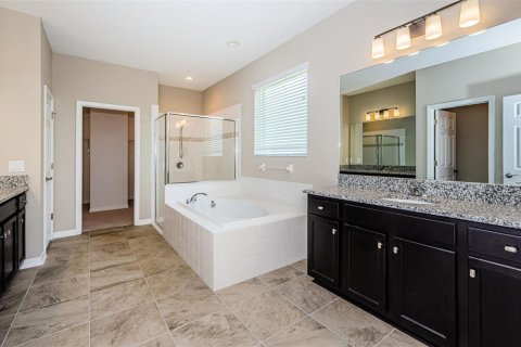 Casa en venta en Wesley Chapel, Florida, 5 dormitorios, 370.12 m2 № 1917618 - foto 30