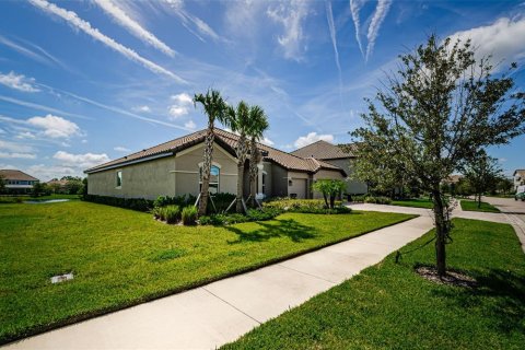 Casa en venta en Wesley Chapel, Florida, 5 dormitorios, 370.12 m2 № 1917618 - foto 4